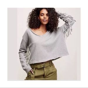 • FREE PEOPLE GREY CROP FRINGE SLEEVE SWEATER •